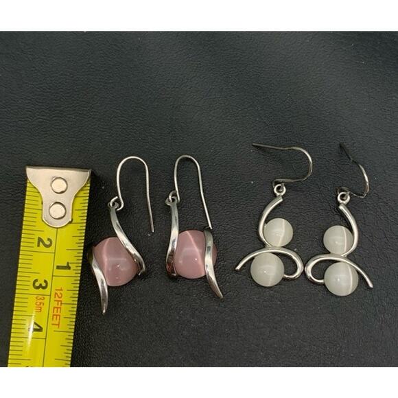 Lot Of 2 Pairs Of Silver Tone Modernist Pink & White Cats Eye Cabochon Earrings - Picture 4 of 4